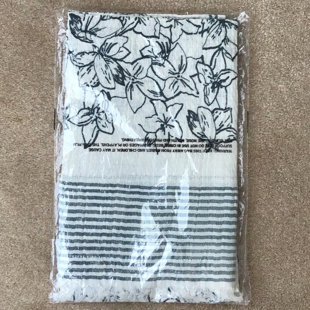 Vera Bradley Textured Scarf  Falling Flower Sketch